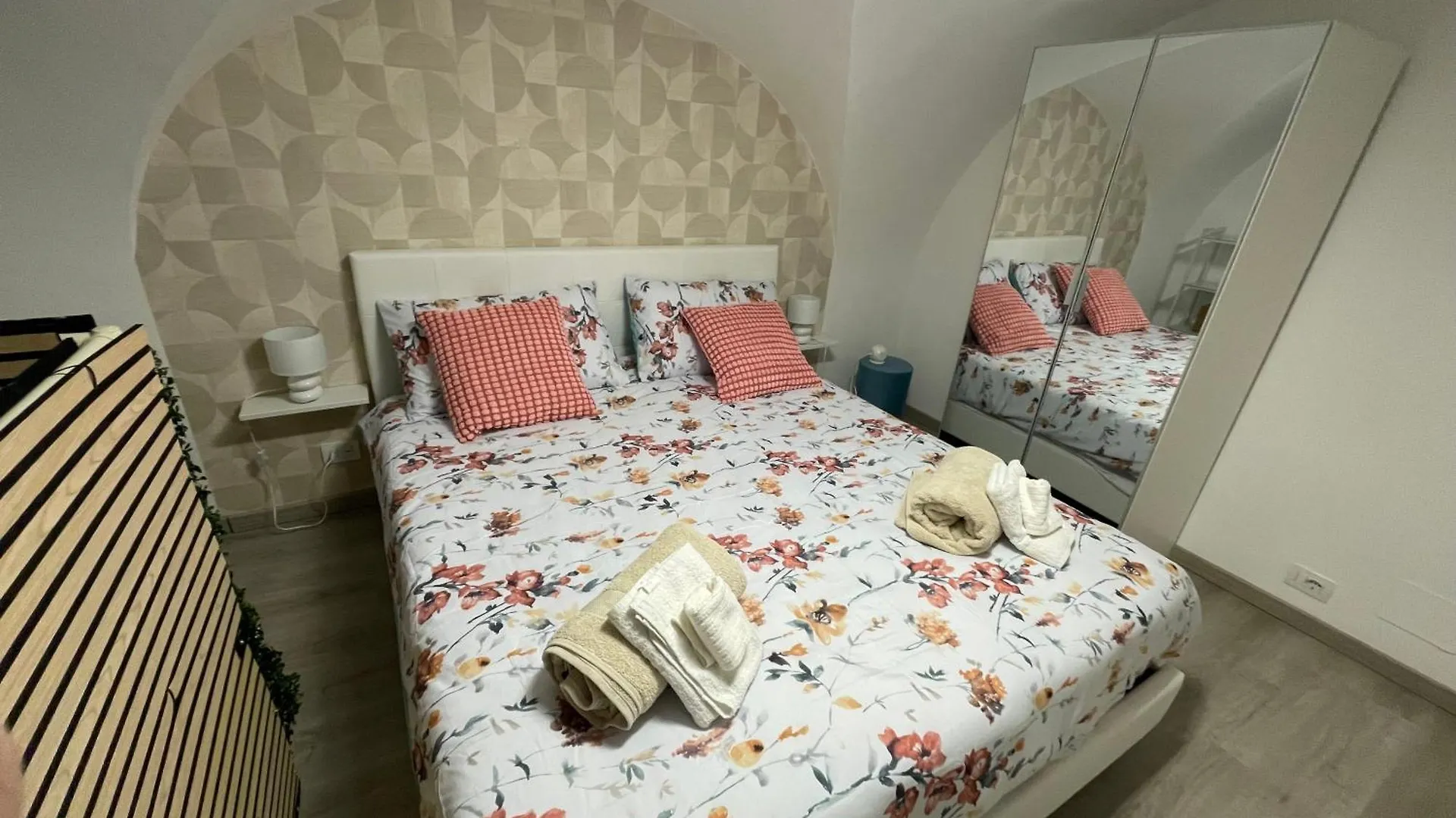 Appartamento La Casa Di Elena Catania 0*,  Italia